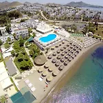 מלון Charm Beach