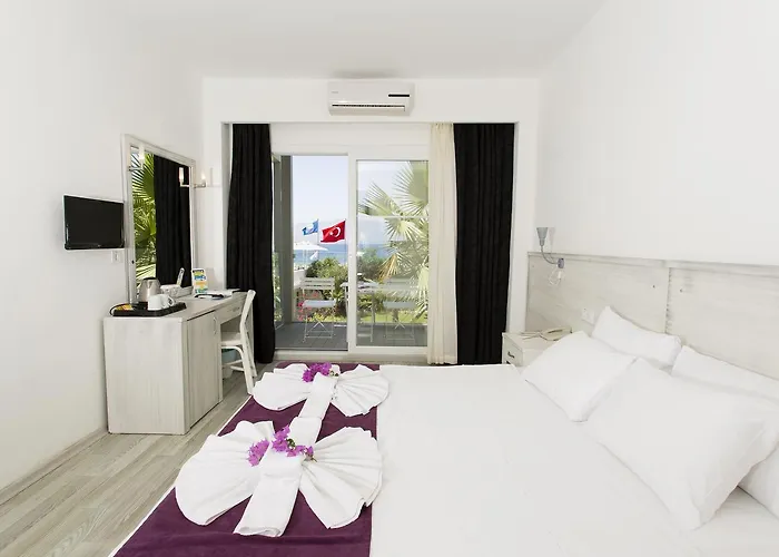 Charm Beach Otel 4*